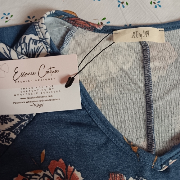 Passion of Essence Blue Floral Tunic Top Tie Sleeve Detail NWT Large - Picture 5 of 5